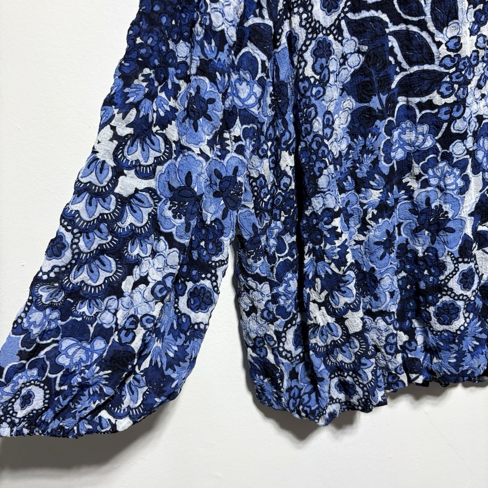 Karen Kane Blouse Womens 1X Blue Black Floral Bubble Hem V Neck Crinkle Texture - Picture 4 of 9